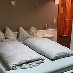 Mountain Motel *